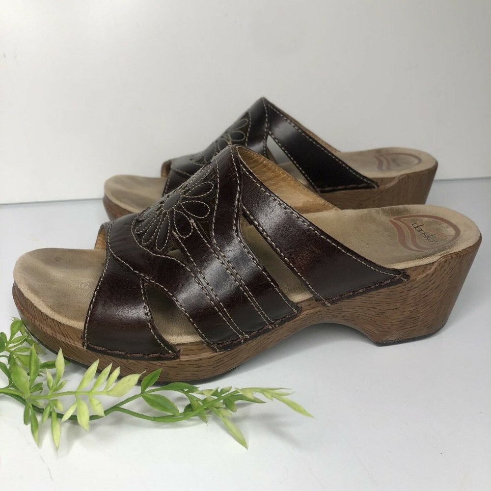 Women's DANSKO Clogs 38 7 Brown Leather Slip On Leather Flower Floral Open Toe